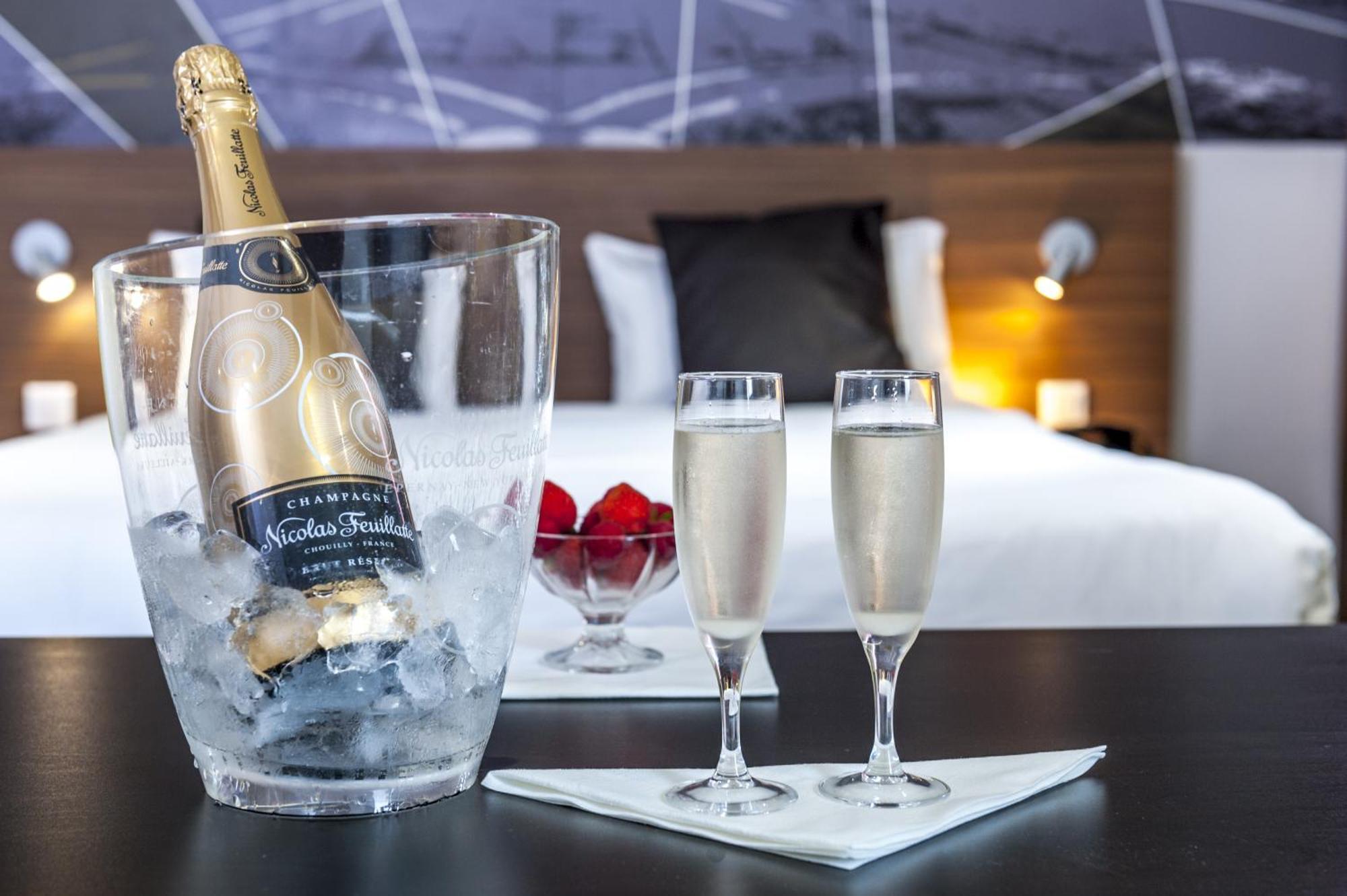 Brit Hotel Toulouse Colomiers - L'Esplanade Kültér fotó